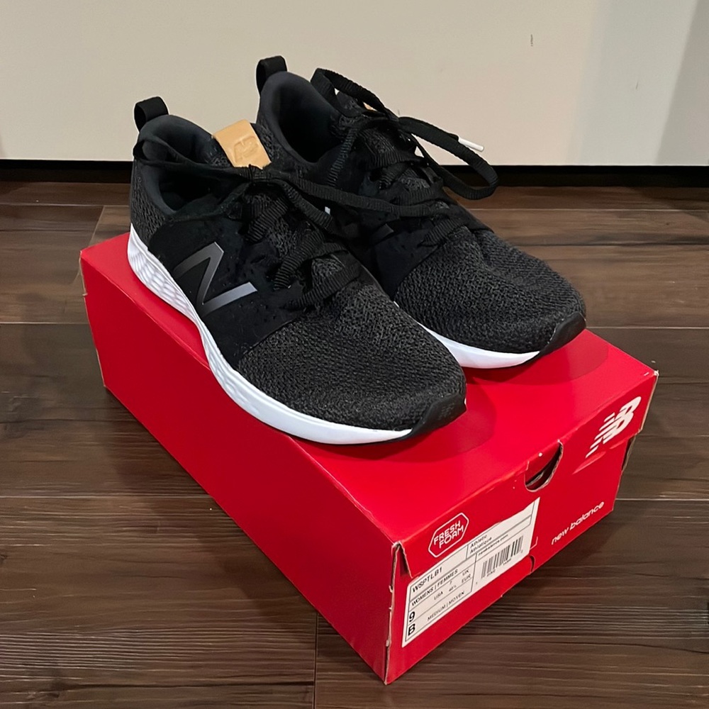 NEW - New Balance women’s black sneakers (Size 9)